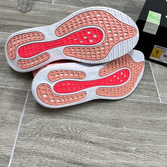 NWT adidas Women's Supernova Running Shoe, Glory Pink, Size 9 - Picture 4 of 5